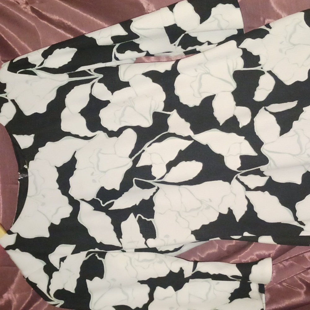 Karl Lagerfeld whit black mudi